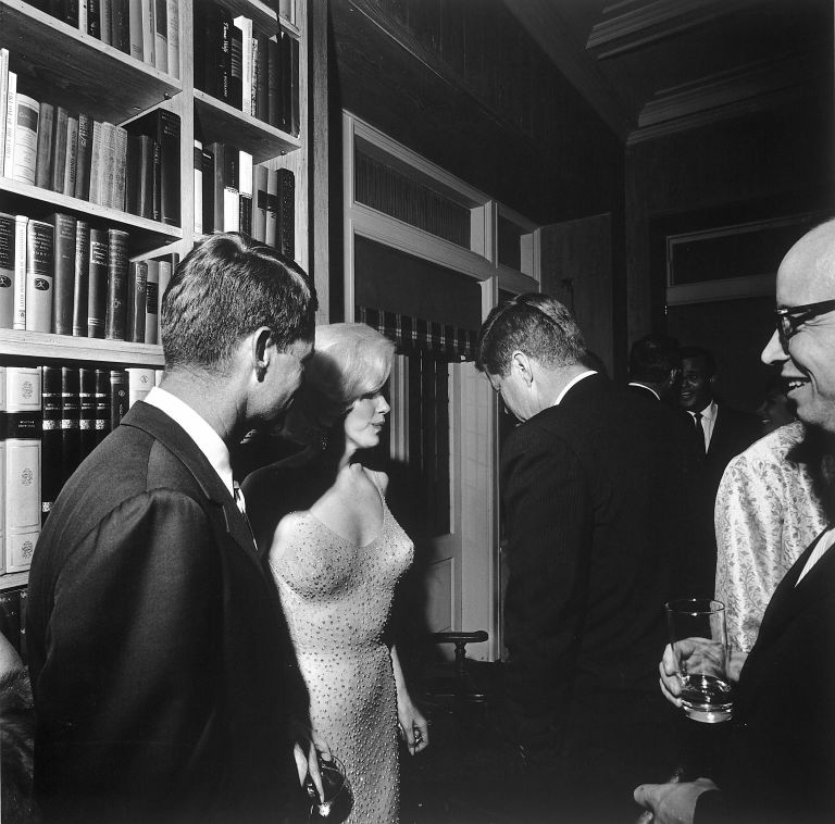 gallery-1474499742-marilyn-jfk